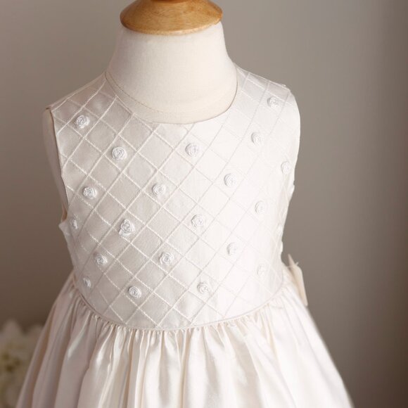 UNIQUE Ivory Flower Girl Dress Heirloom Boutique Special Occasion Size 4 NEW - Picture 2 of 6